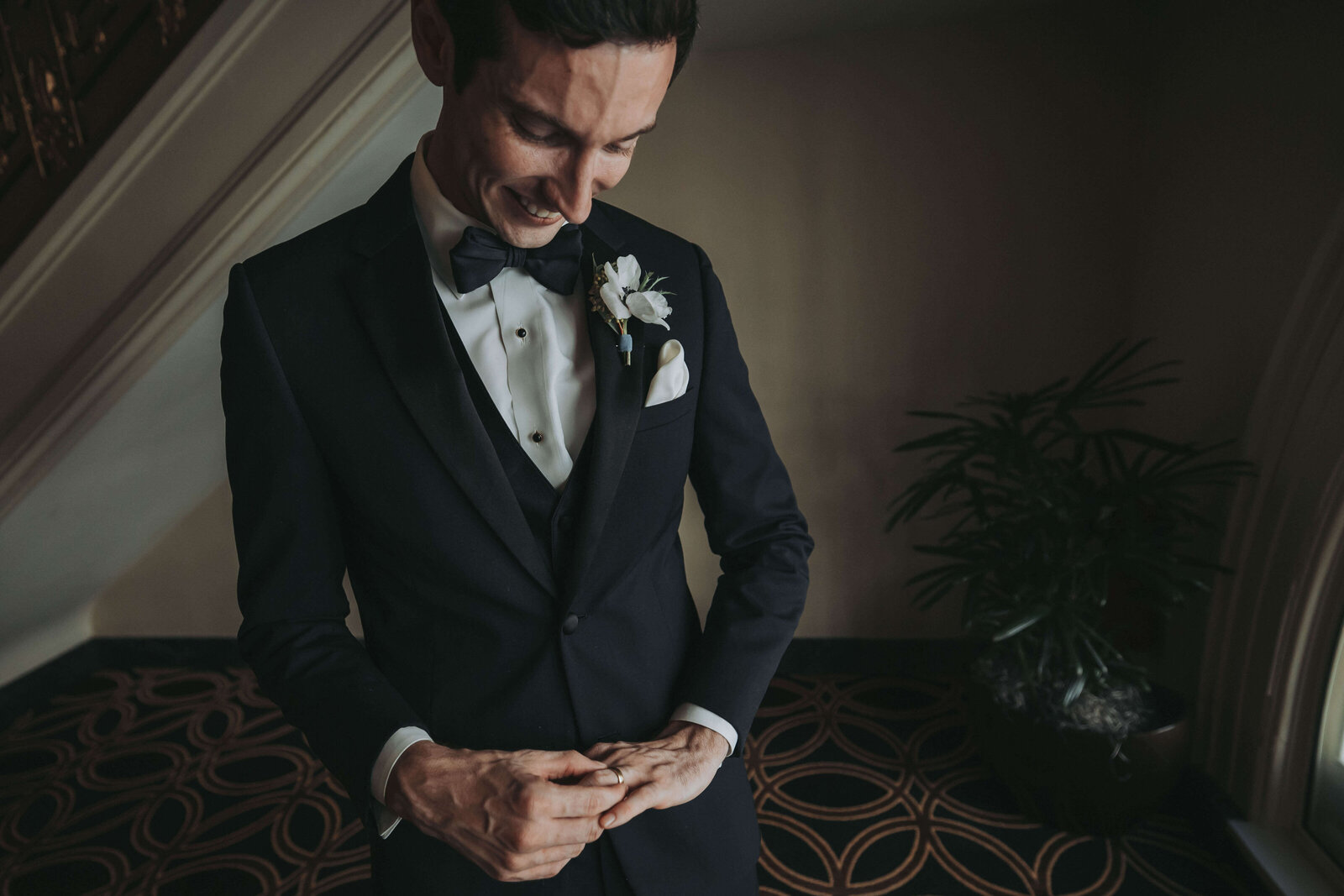Wedding portraits at the Seelbach Hotel in Louisville