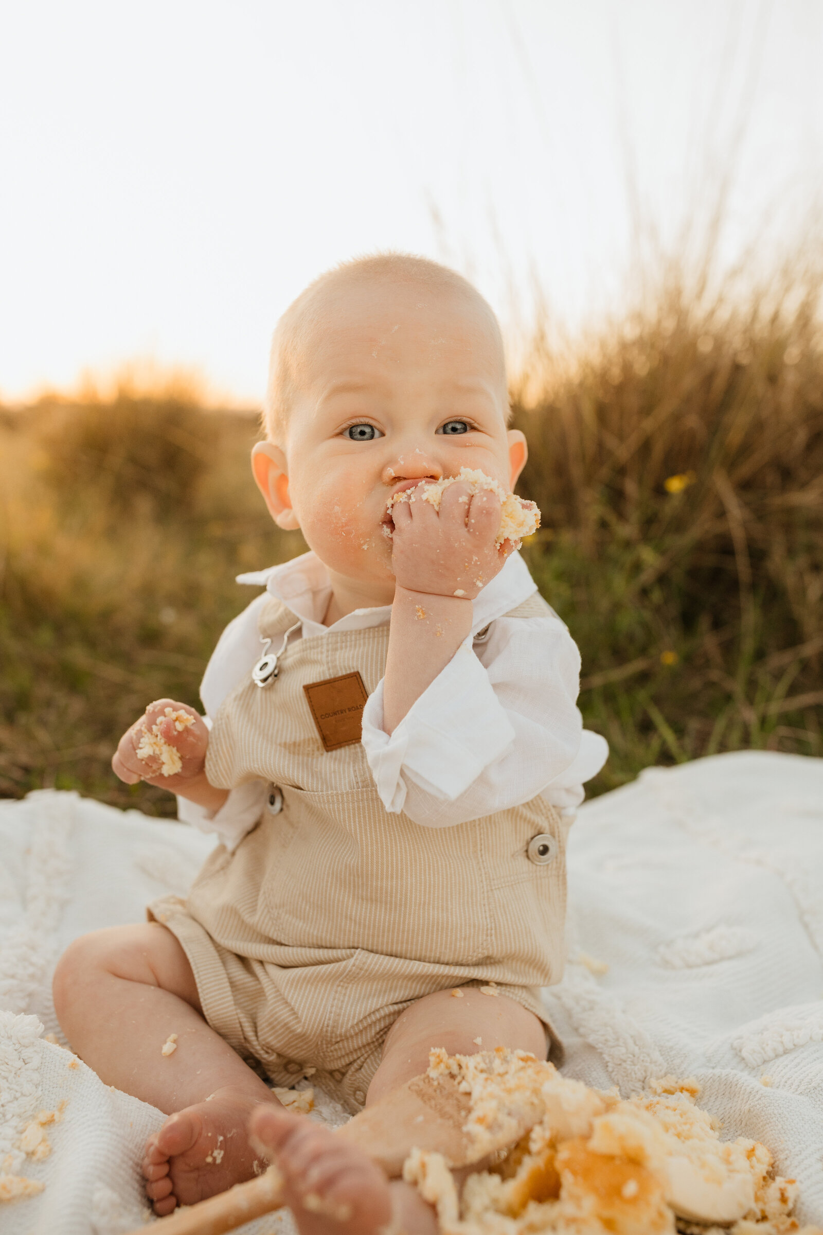 joyful-baby-cake-smash-photo-sydney-family-photographer