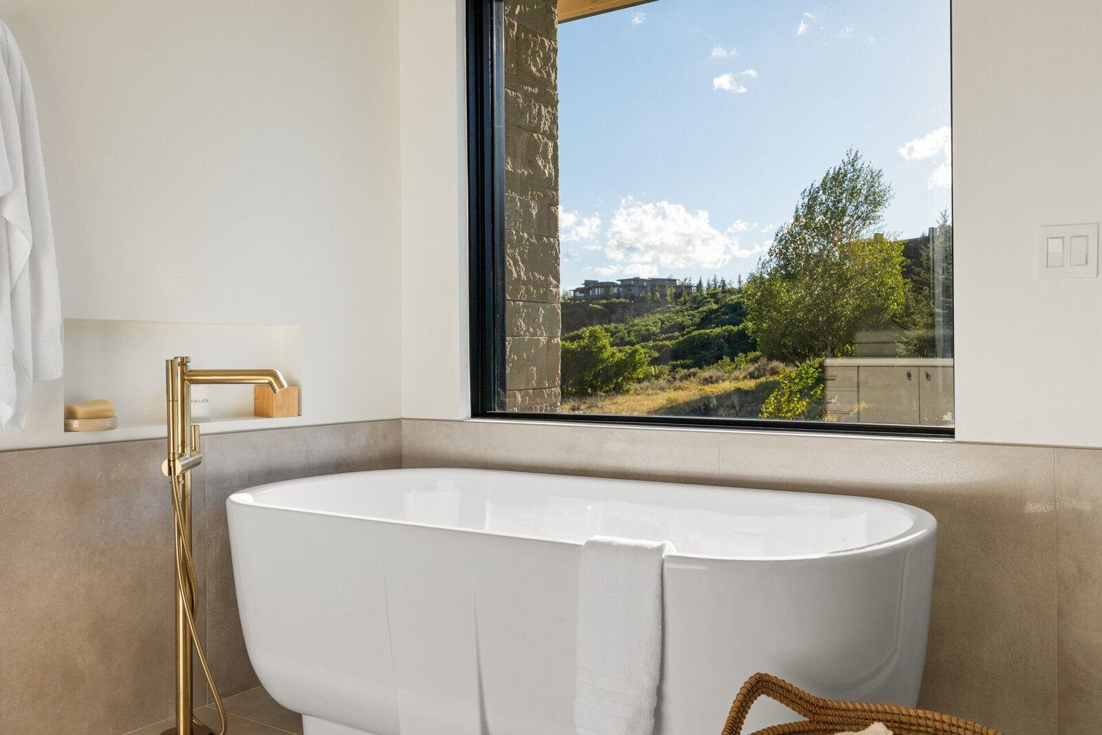 Chalet-and-Co-Park-City-Interior-Designer-bath-tub