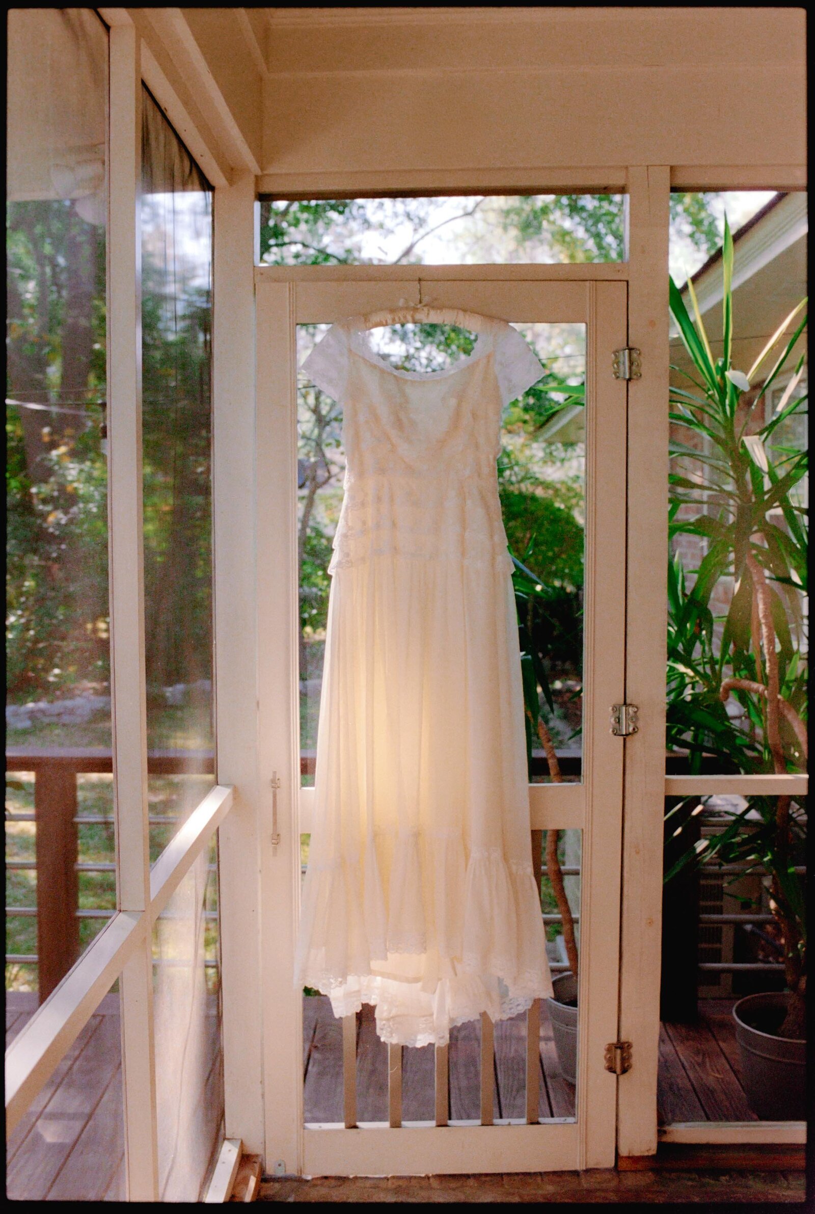 coastal-colorful-wedding-film-photos-jess-buckley-3