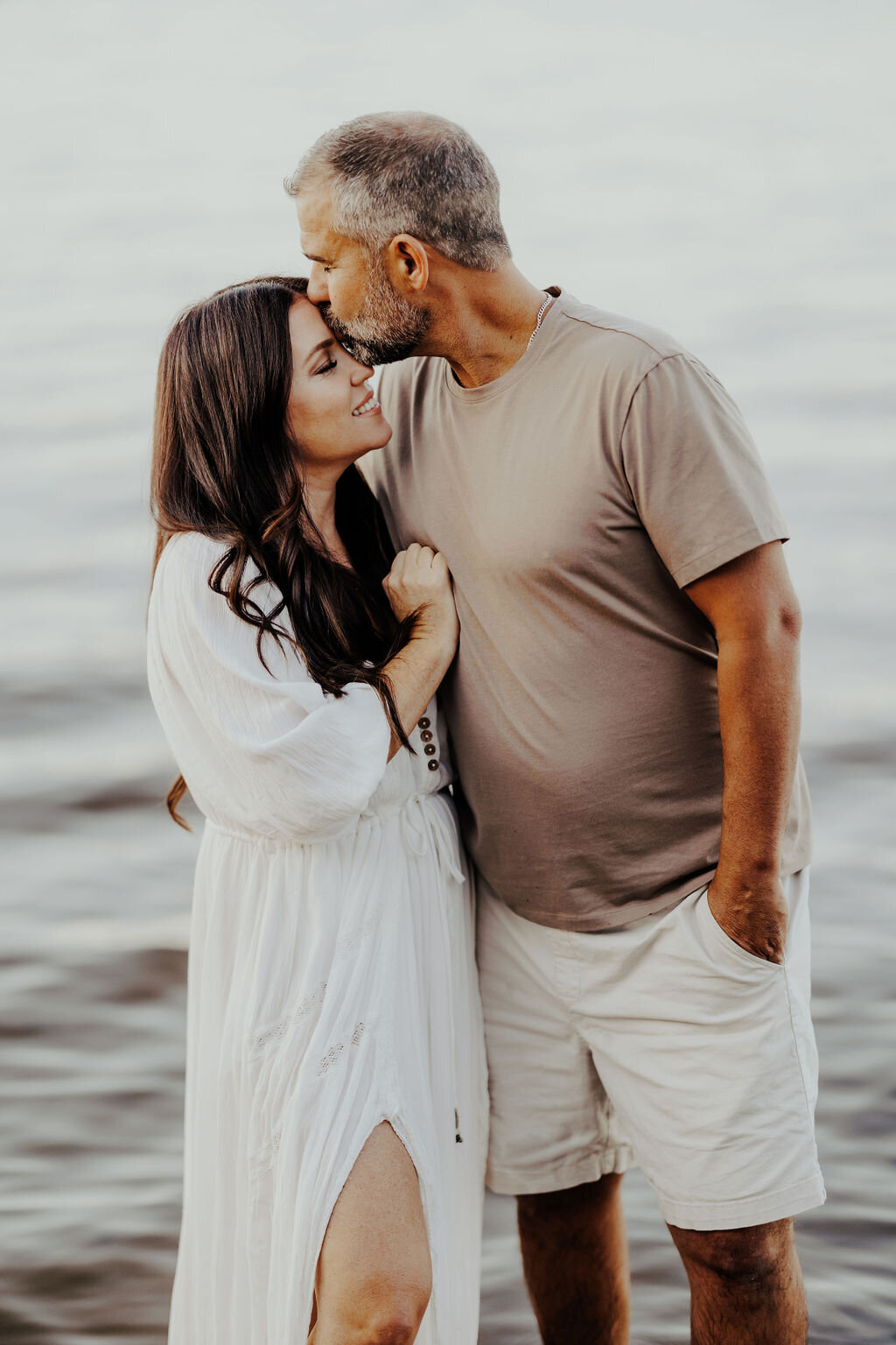 Dad kissing mom's forehead