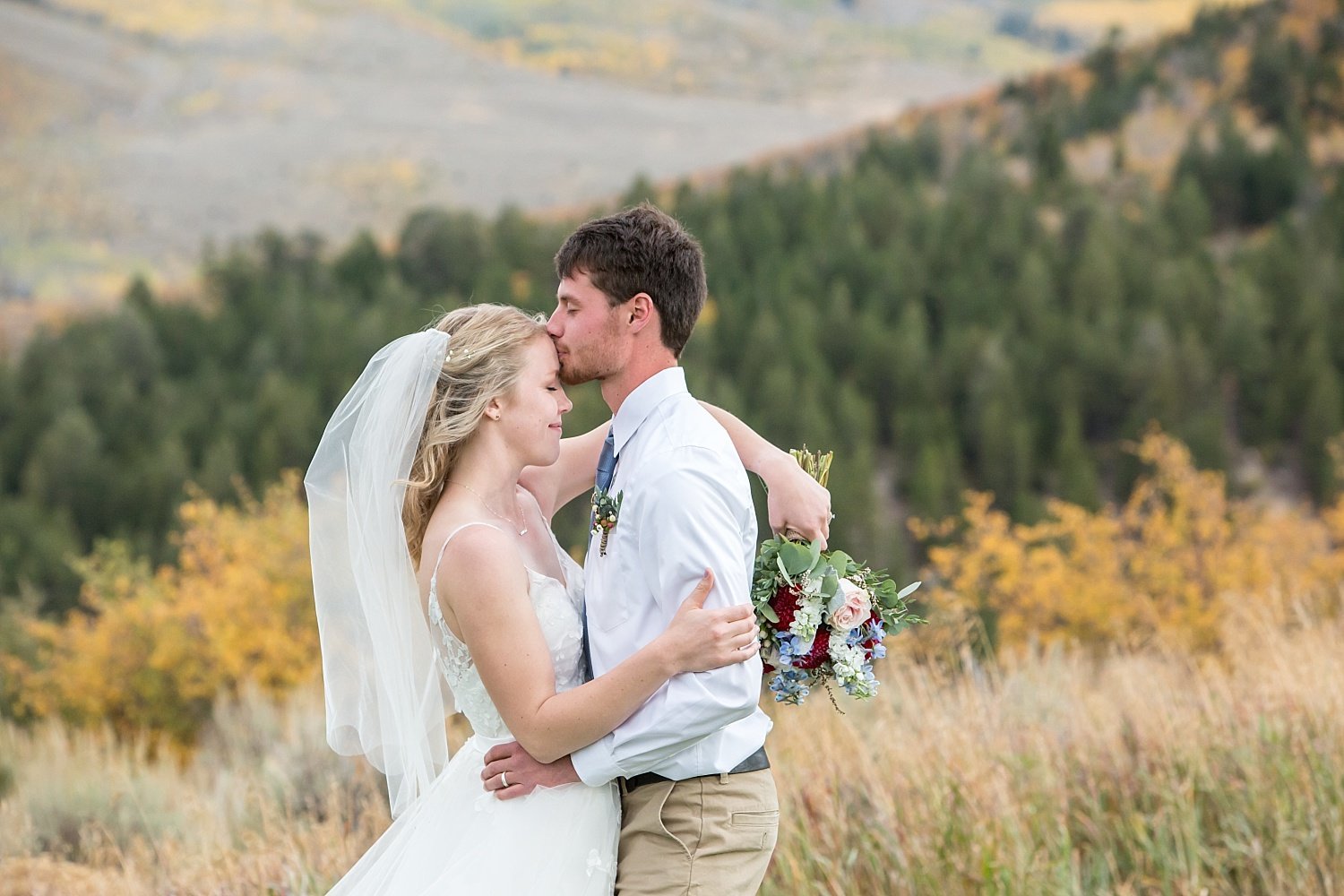 Fall colors wedding in Vail, CO