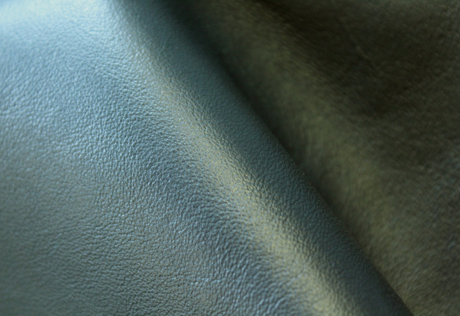 Amadeus Sapphire Leather