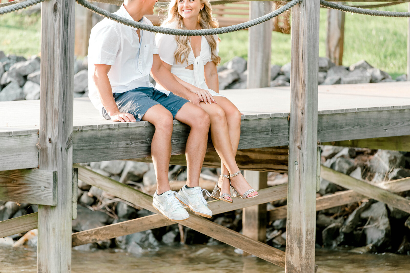 Charlotte-Wedding-Photographer-North-Carolina-Bright-and-Airy-Alyssa-Frost-Photography-Lake-Wylie-Boat-Engagement-1