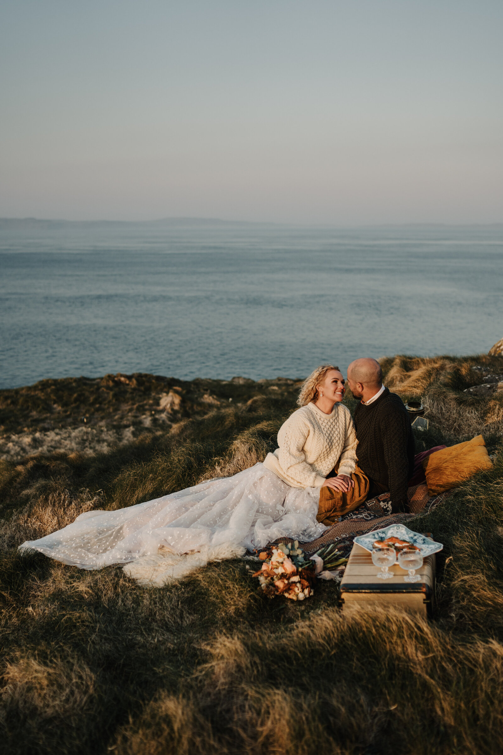 carrick-a-rede-rope-bridge-wedding-01799-141