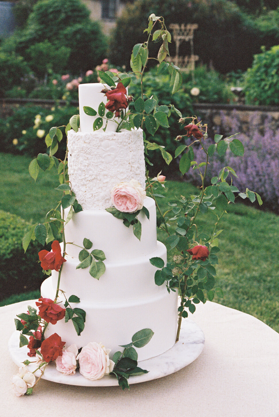 welcome-party-cake-red-flowers