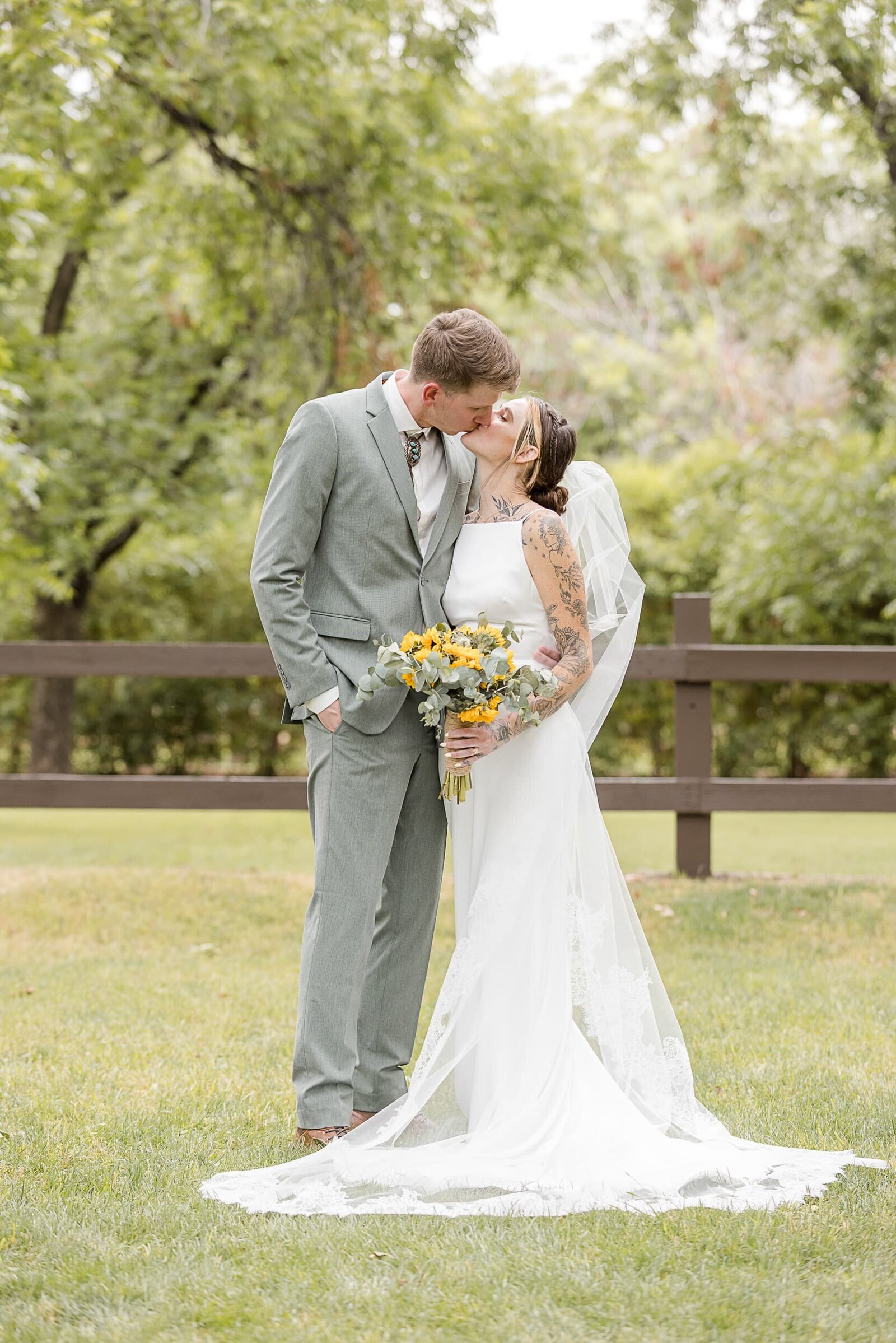 Phoenix-Wedding-Photographer-and-Videographer-Venue-at-the-Grove-IngWed-1136