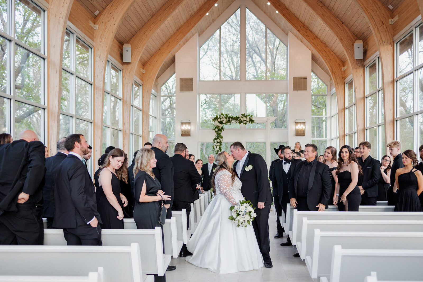 glass-chapel-tulsa-oklahoma-wedding-50