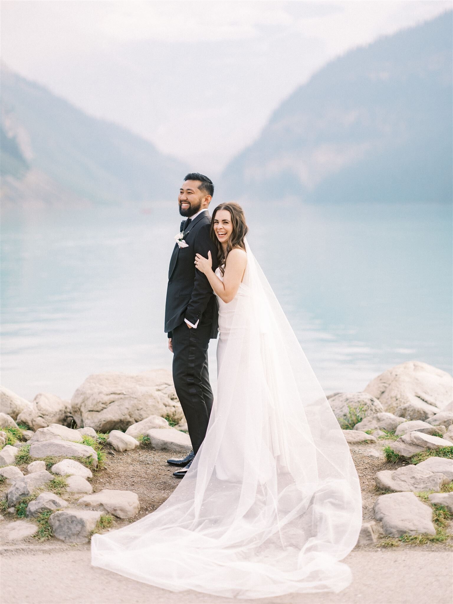 calgary-wedding-photographers-nicole-sarah-fairmont-chateau-lake-louise-AC-582_websize