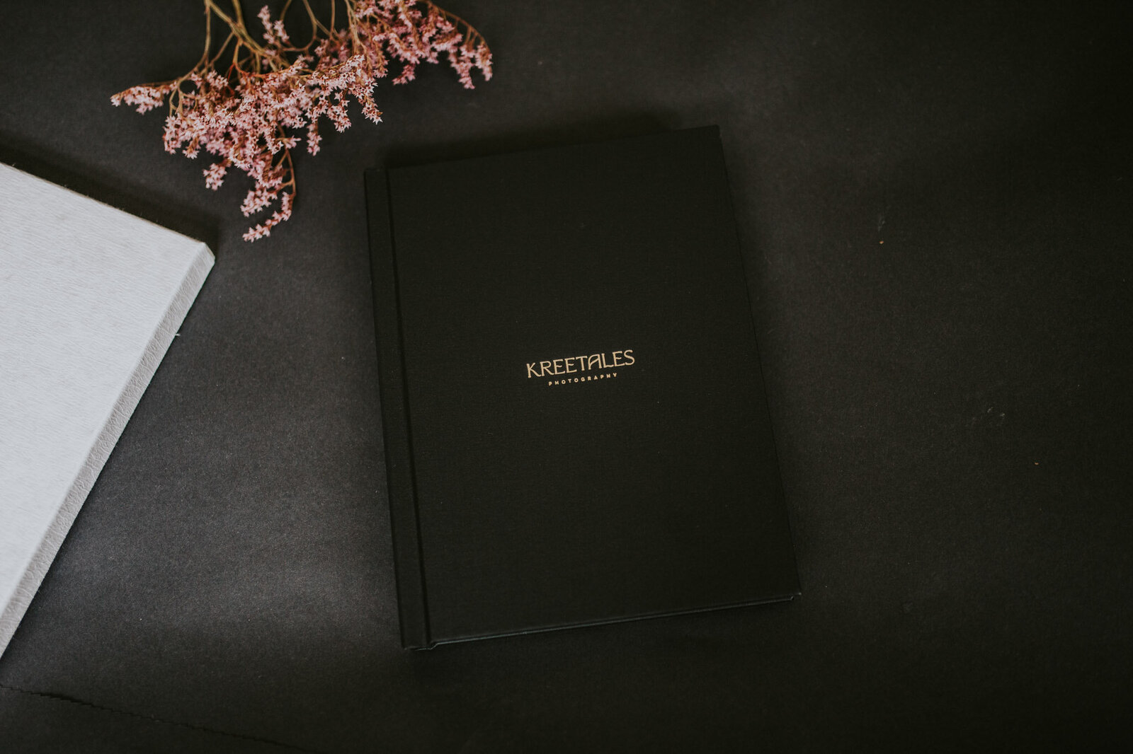 Custom-embossing-photo-album-kreetales-photography