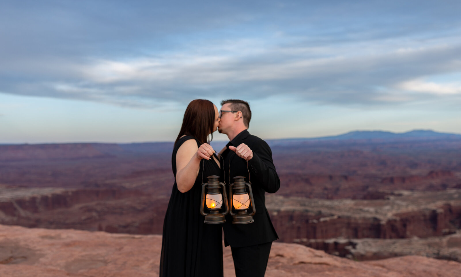 canyonlands-national-park-sunset-elopement-moab-utah-02