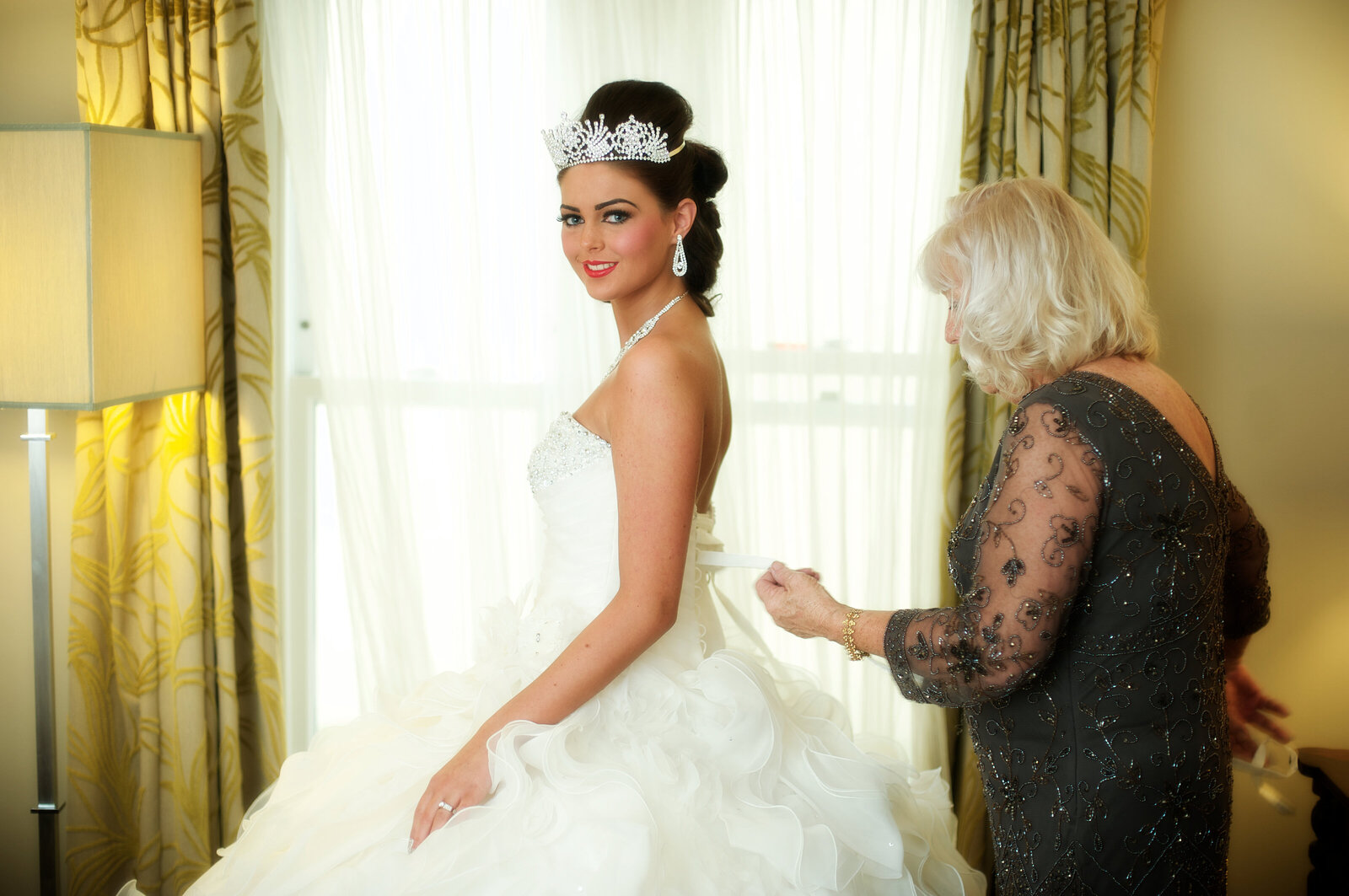 Bride doing up back of dress