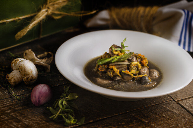 2087_Mushroom and squashflower soup