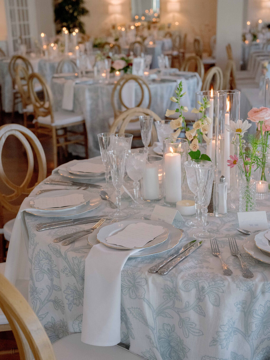 52Kate Campbell Floral The Oaks waterfront summer wedding by Julie Livingston photo