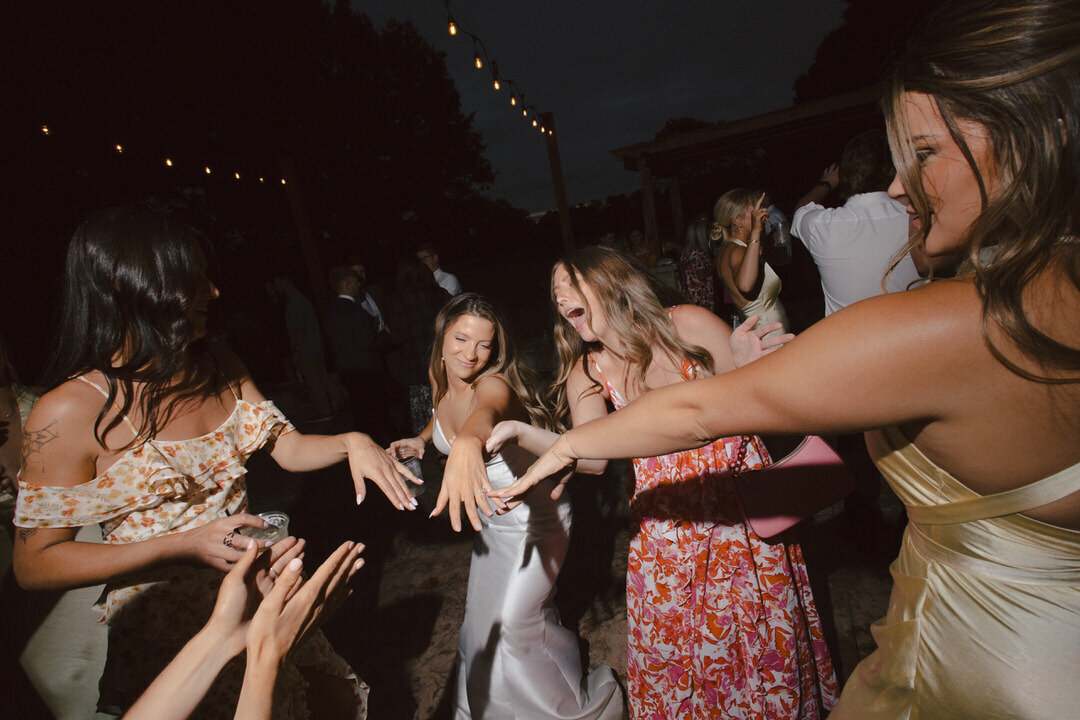 reuben-wedding-teasers-prairie-hill-vineyard-kayxbee-3