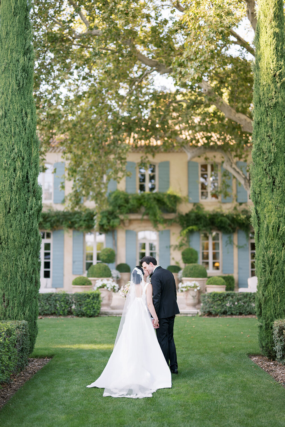 Wedding Officiant Celebrant in Provence-13