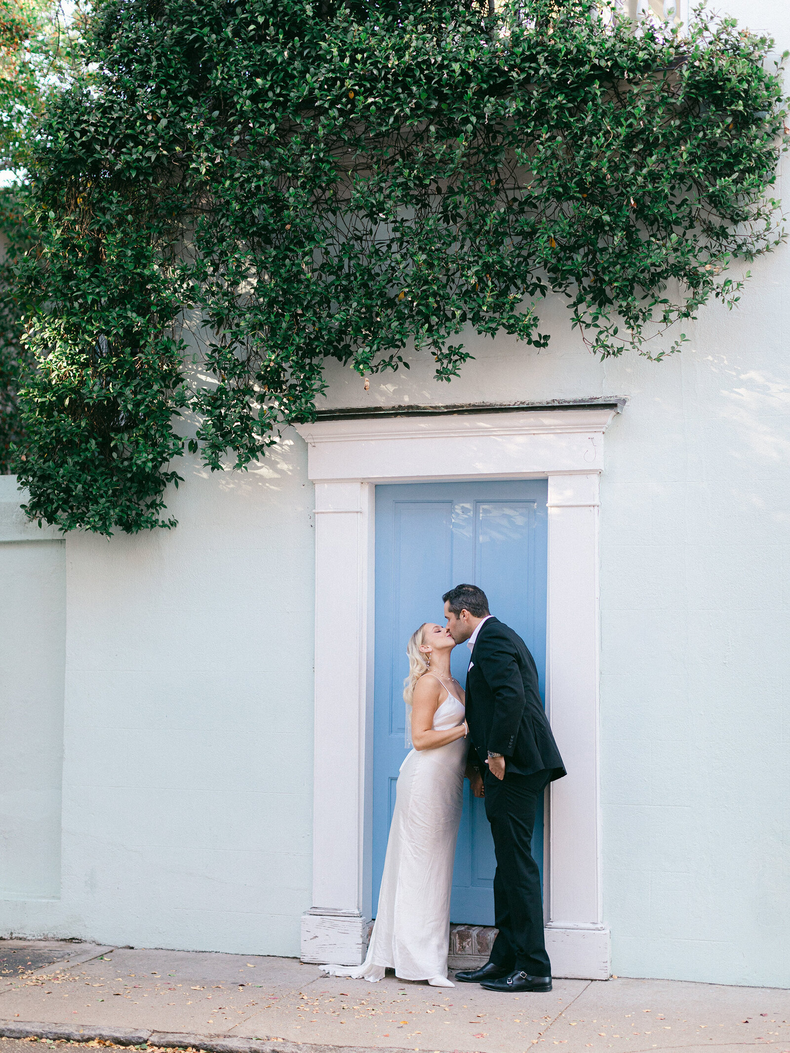 141-torianna-brooke-portraiture-chic-charleston-engagement-session-french-quarter-lauren-paul