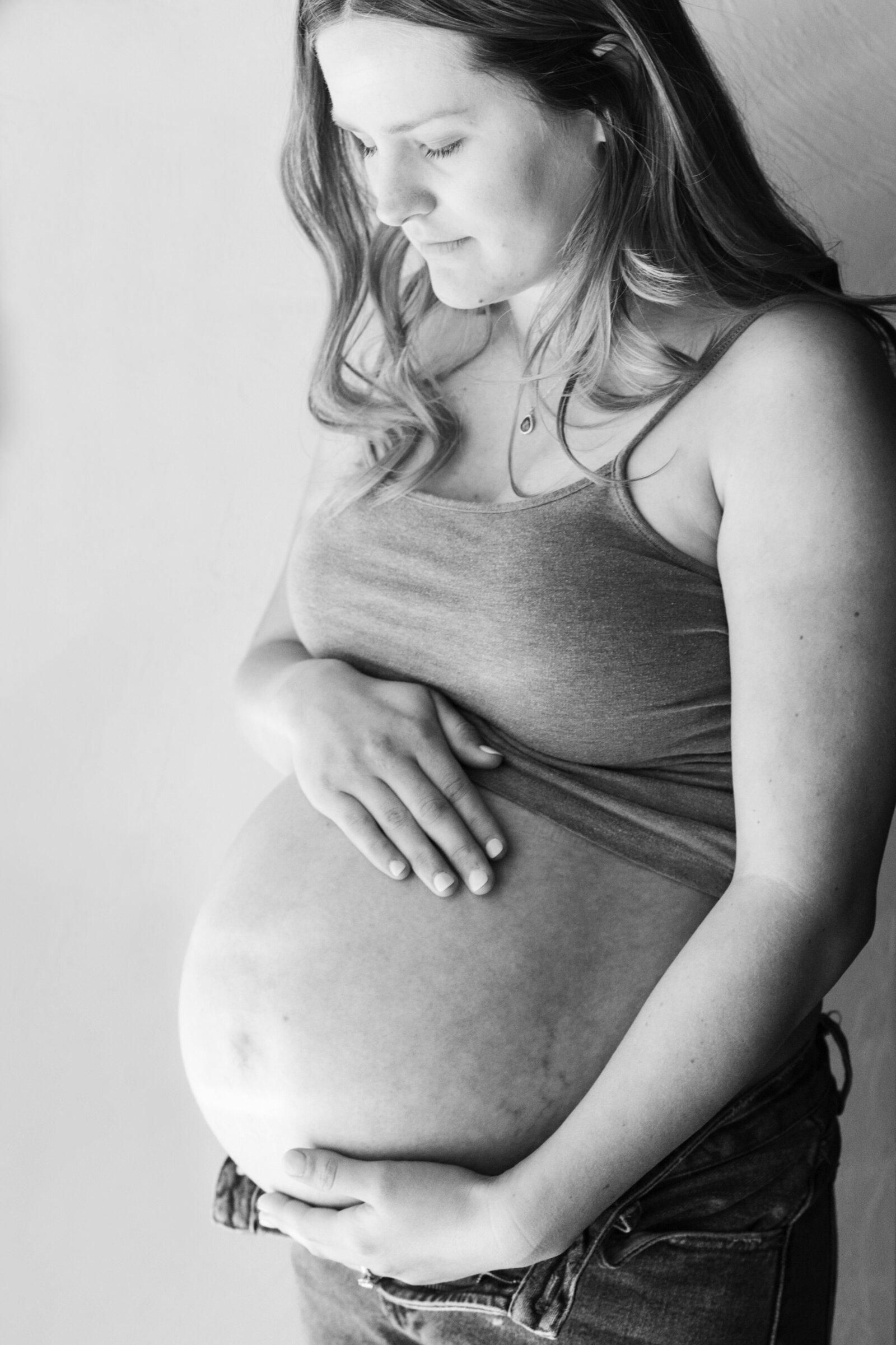 A pregnant woman poses for maternity photos with her family in Los Angeles, Ca.