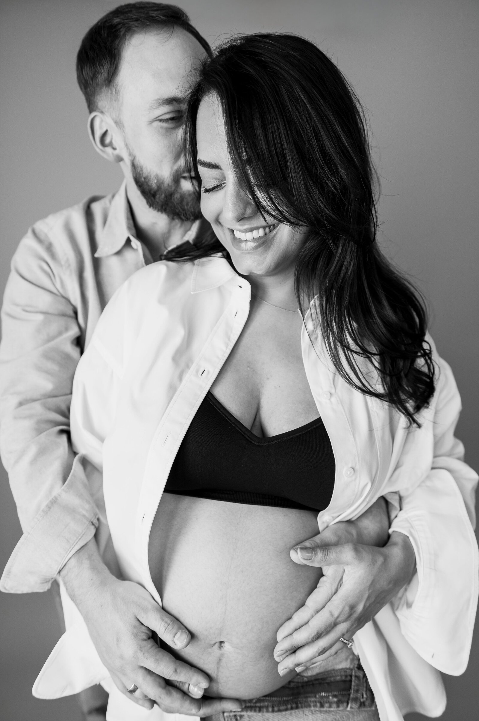 husbands and wife in maternity studio