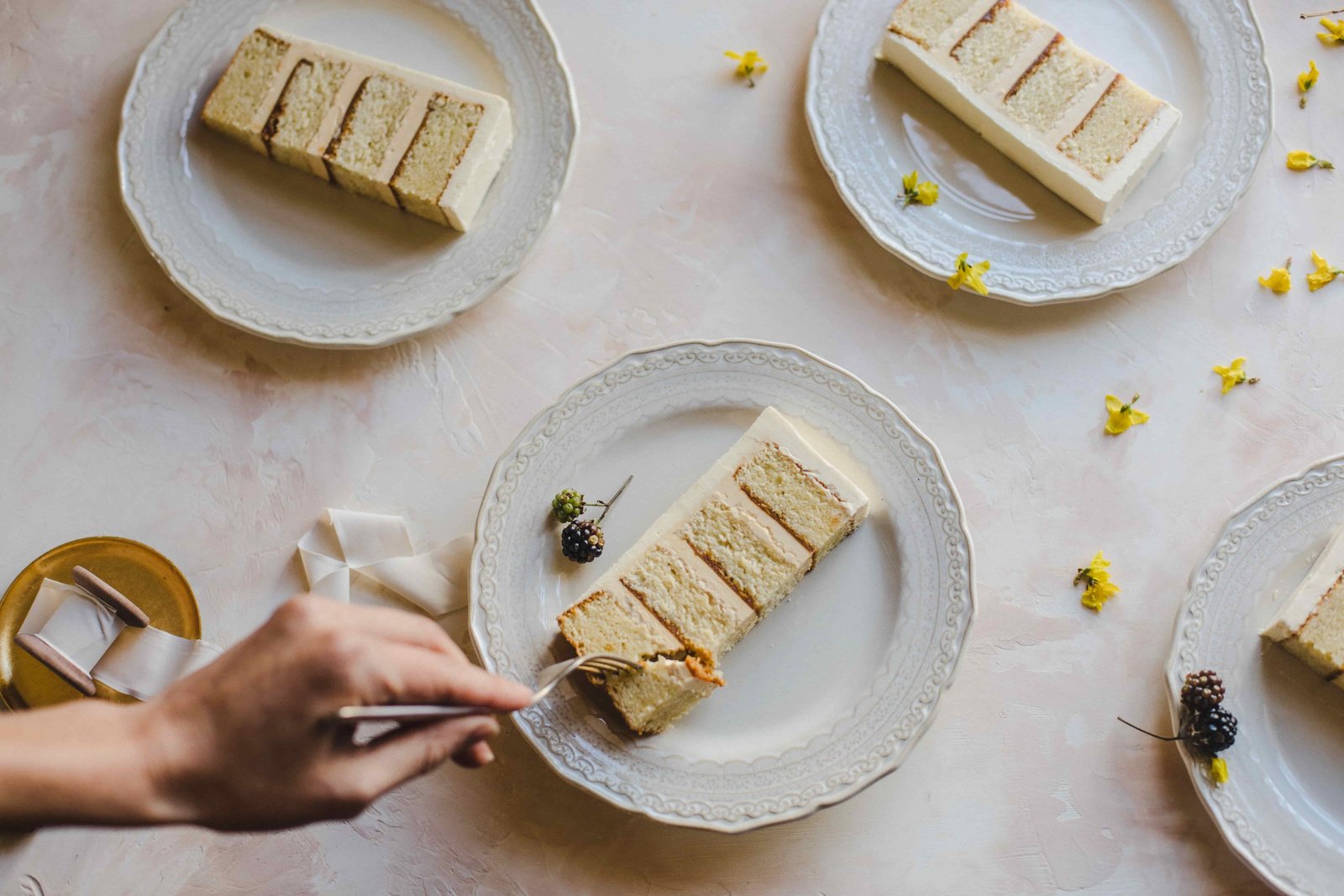 Styling cake florals Seattle calligraphy berries-min