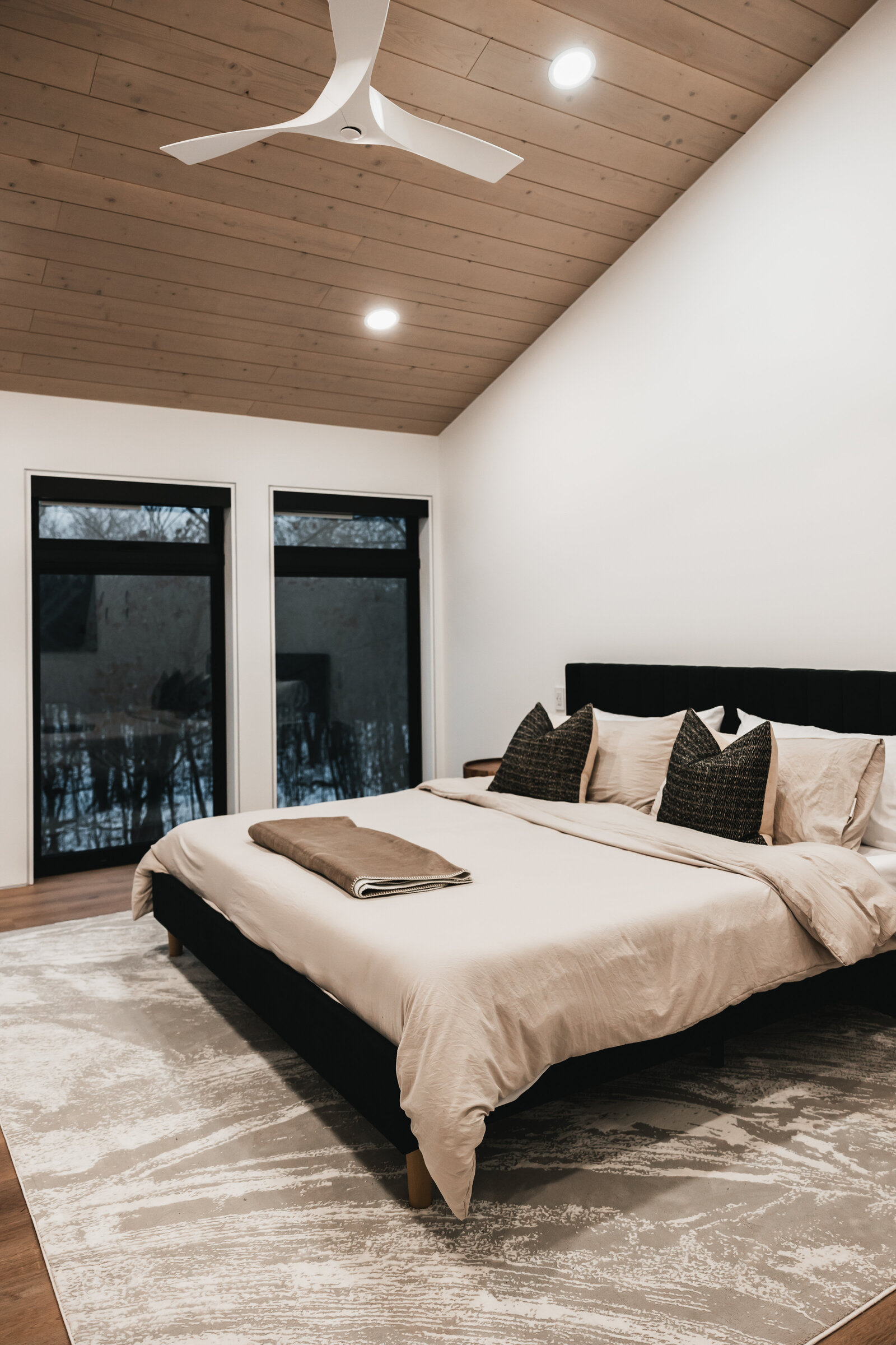 Short Term Luxury Rental for Group Stays-Eco Bay Chalet-Port Severn-Muskoka-Ontario4