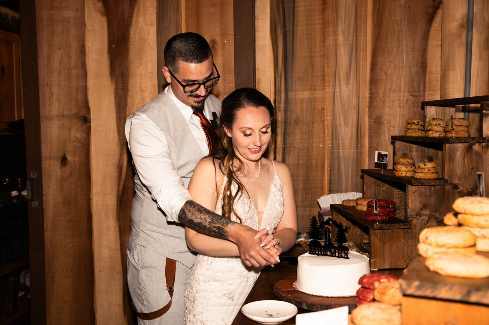 wedding cake cutting