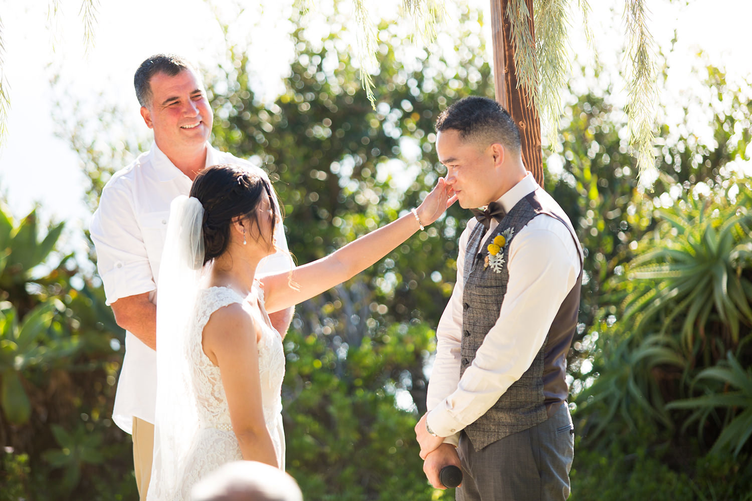 groom crying at martin johnson house