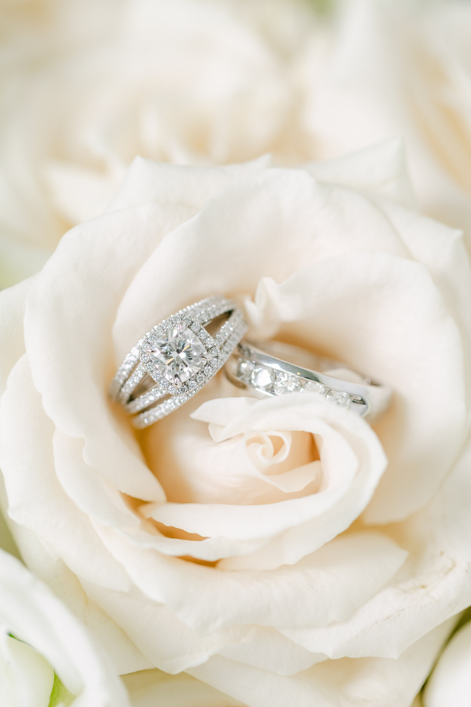 elegant-wedding-rings-floral-detail