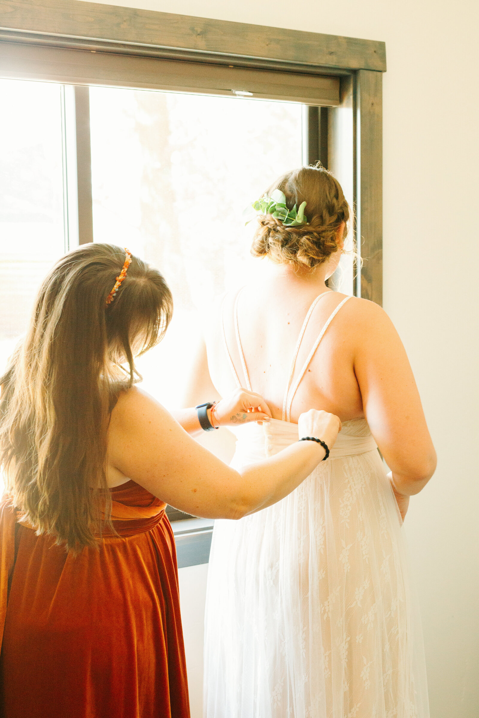 A boho bride celebrates her intimate elopement at a cabin at Big Bear Lake, California.