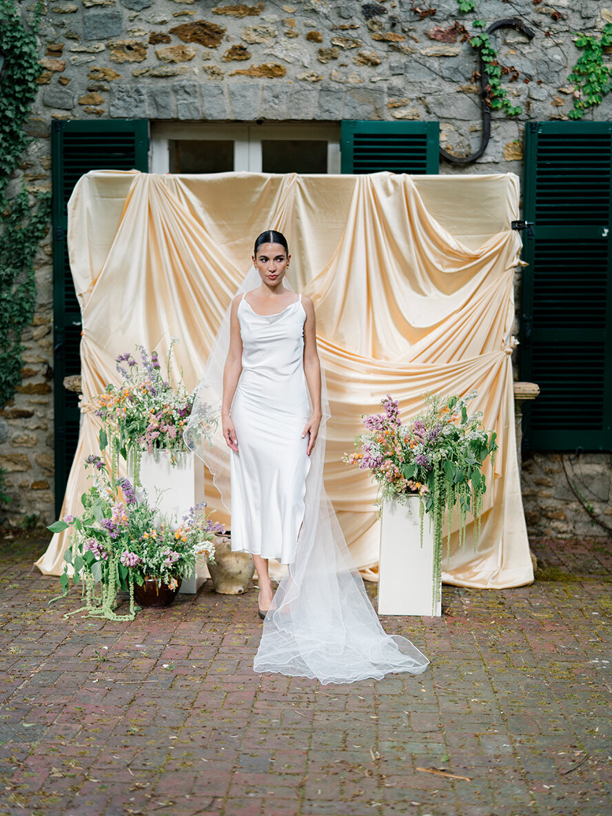 stunning-bride-drapery-by-rachel-pietri-paris-wedding-photographer