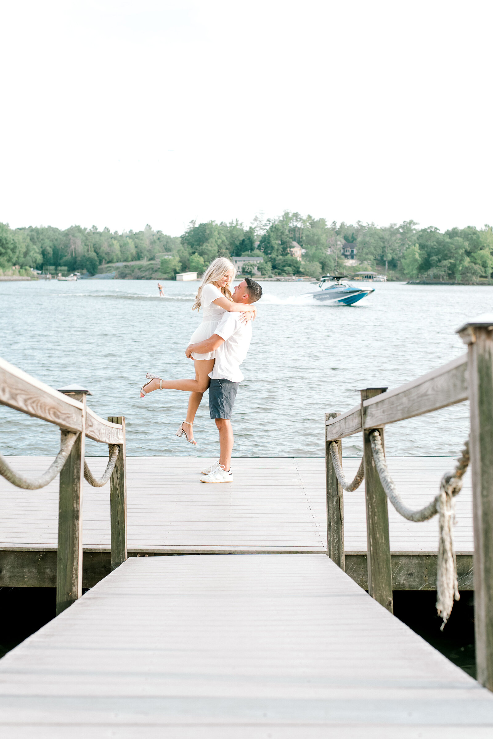 Charlotte-Wedding-Photographer-North-Carolina-Bright-and-Airy-Alyssa-Frost-Photography-Lake-Wylie-Boat-Engagement-2