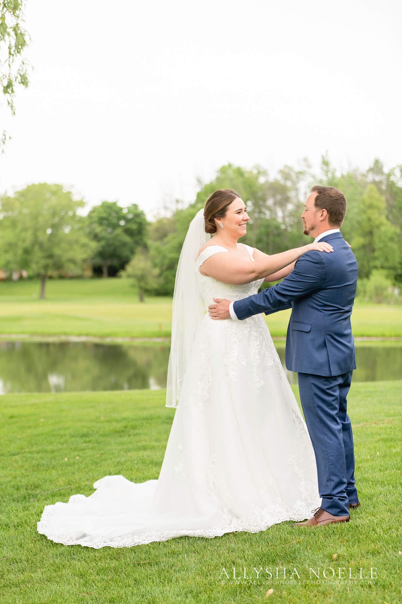 Wedding-at-River-Club-of-Mequon-438