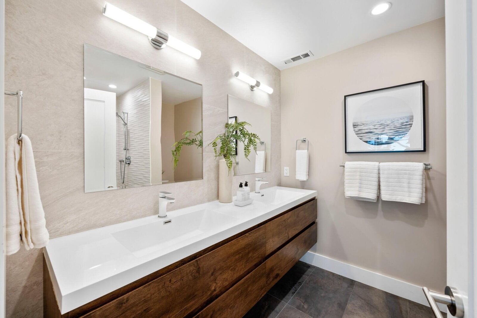 minimalist-bathroom-new-home