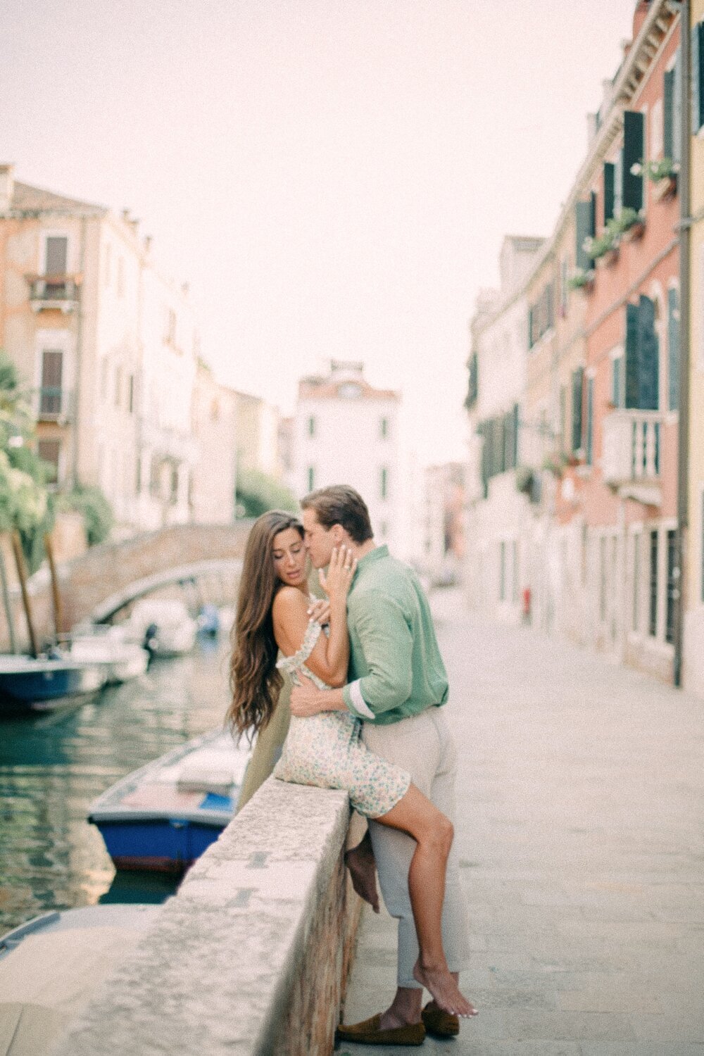 venice-elopement-photographer-editorial-film-35mm-wedding-fashion_0003