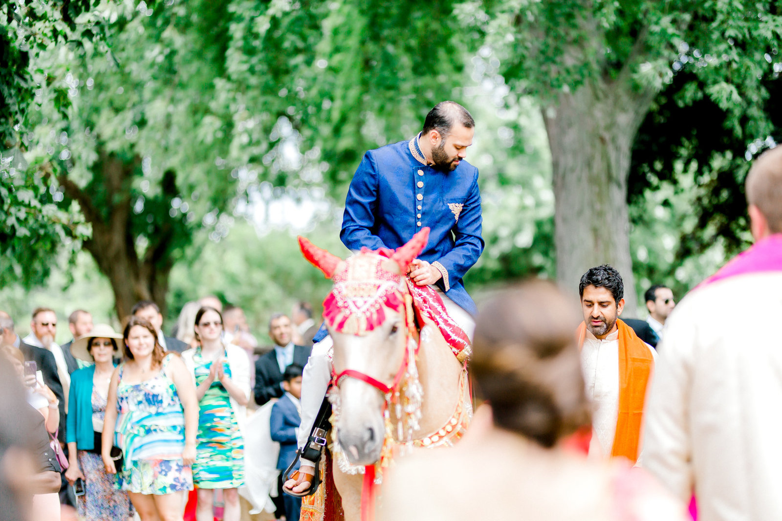 groom riding on the horse Chicago wedding pictures by Chicago wedding photographer bozena voytko