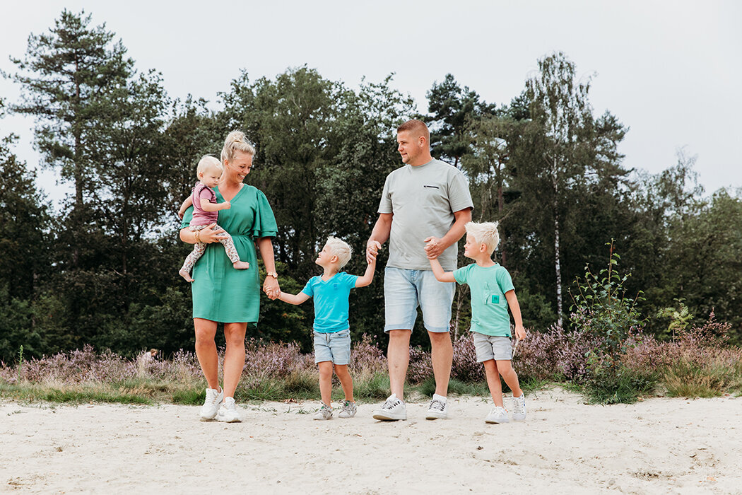Gezinsfotograaf, spontanegezinsfotos, halderberge, bergseheide, familiefotograaf, westbrabant, roosendaal, zundert, oosterhout, zevenbergen