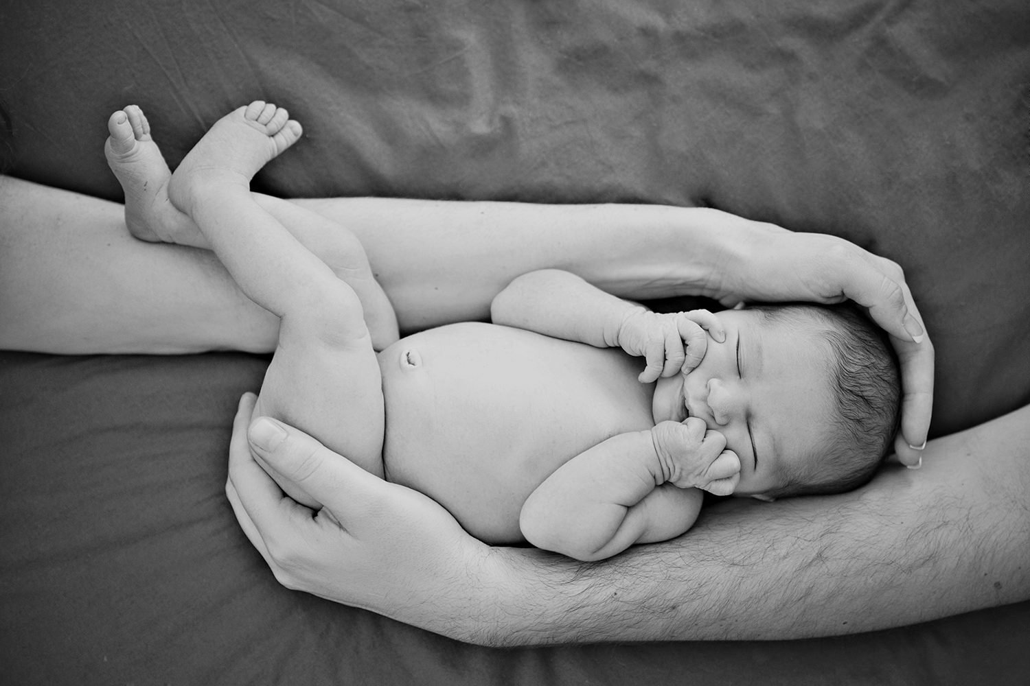 san diego newborn photographer | black and white with parents arms around newborn