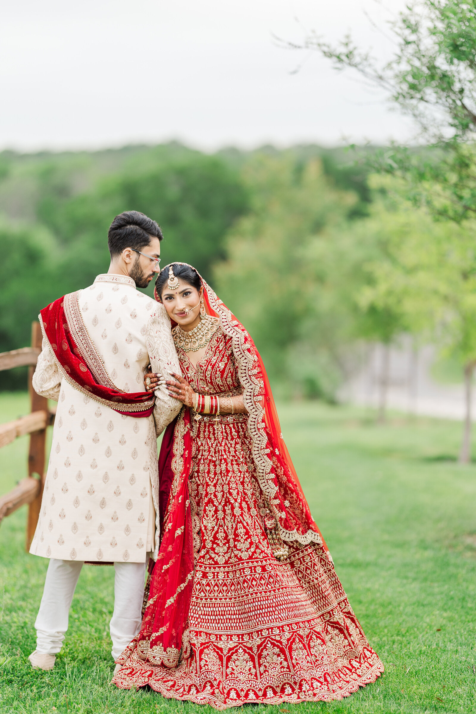 Bride-and-groom-outdoor-photography