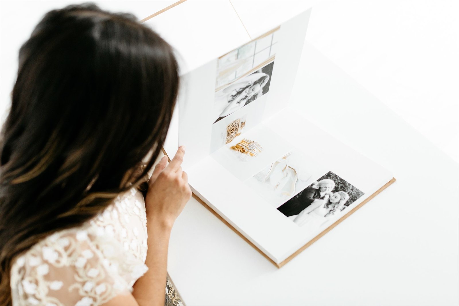 Alexa-Vossler-Photo_Dallas-Headshot-Photographer_Brand-Photoshoot-at-The-Lumen-Room_Gaby-Caskey-55