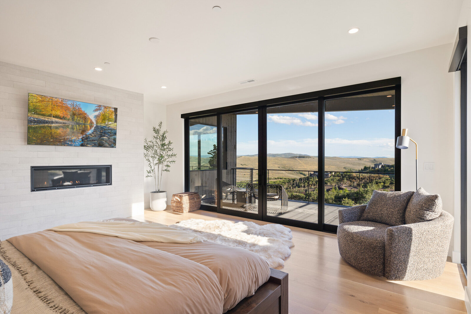 Chalet-and-Co-Park-City-Interior-Designer-bedroom-cozy
