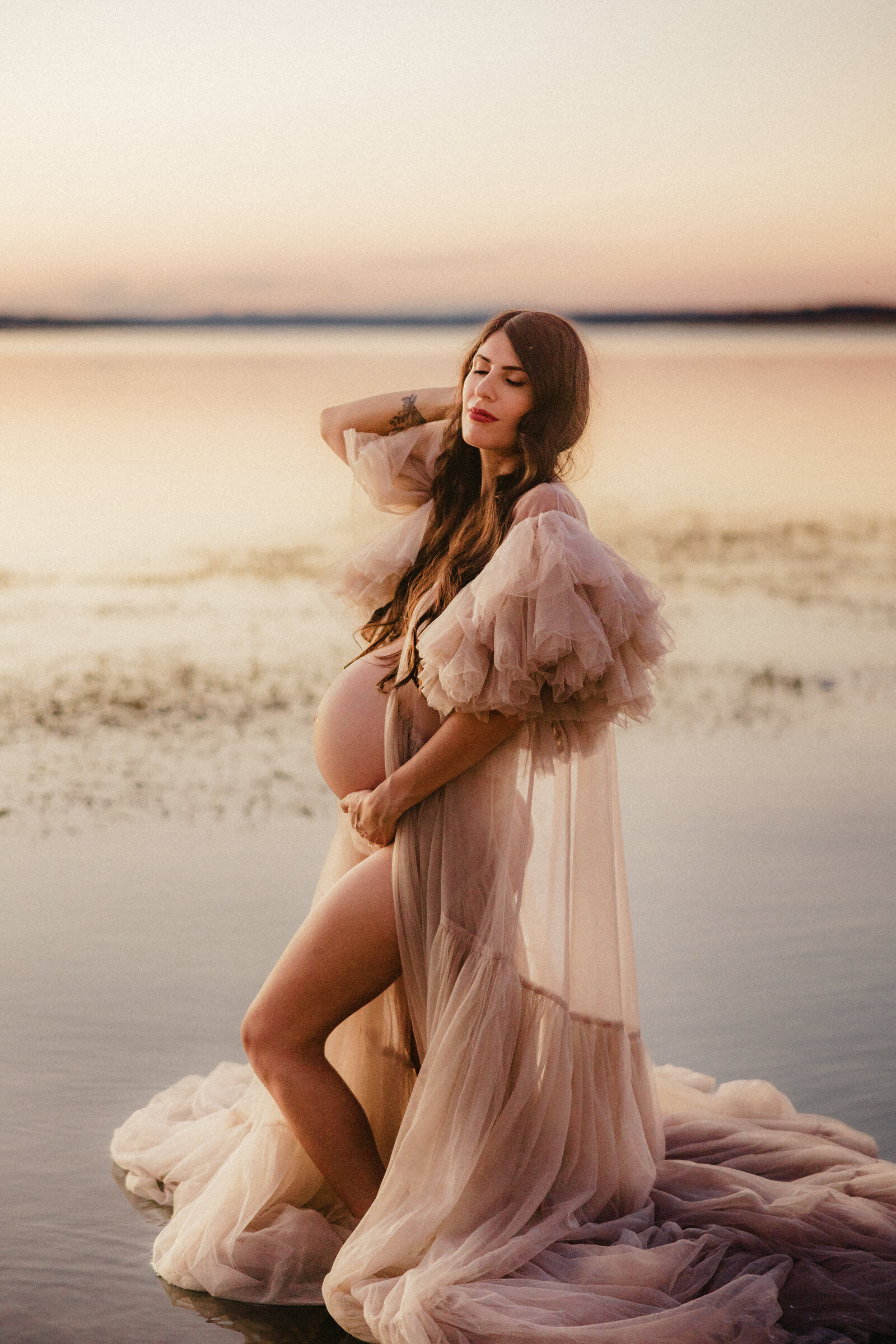 maternity-photos-in-the-water