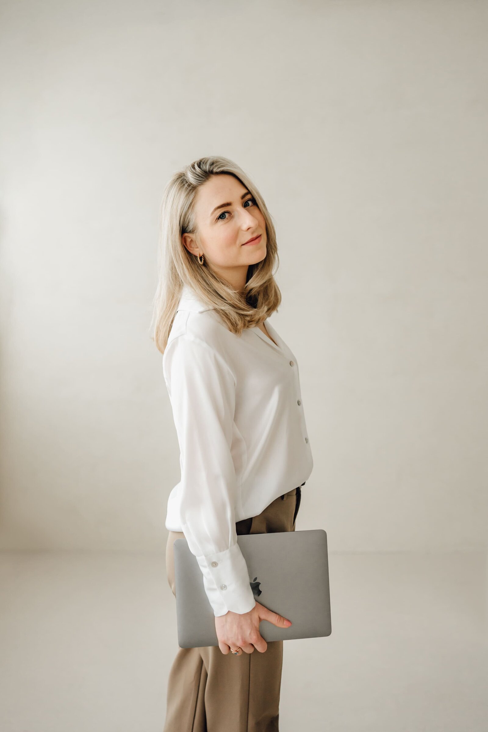 Individuelles-Branding-Fotoshooting-für-Unternehmerinnen-in-Stuttgart-19
