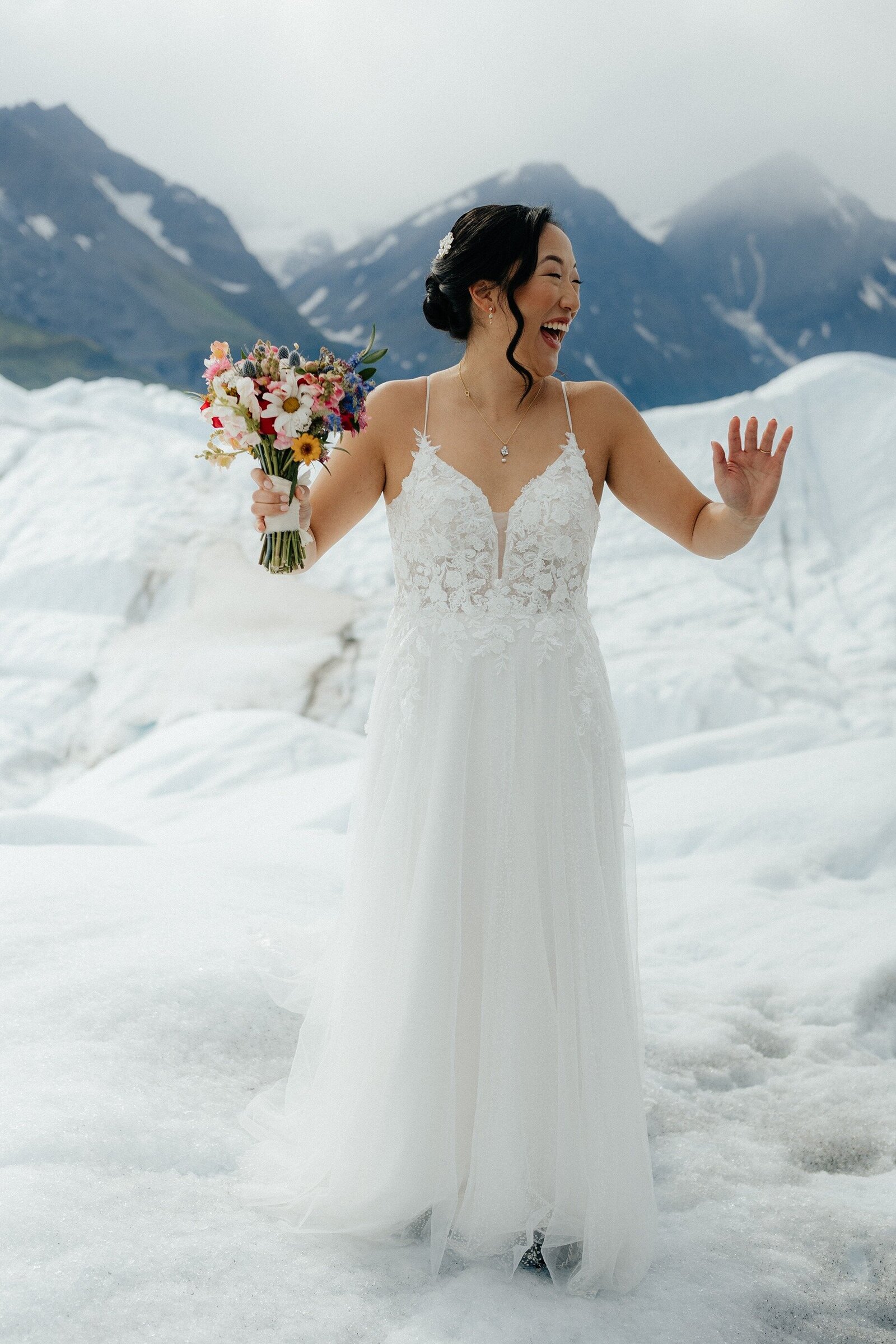 Christina+Matt_Knik-Glacier-Elopement_EmeliaKPhotography-15