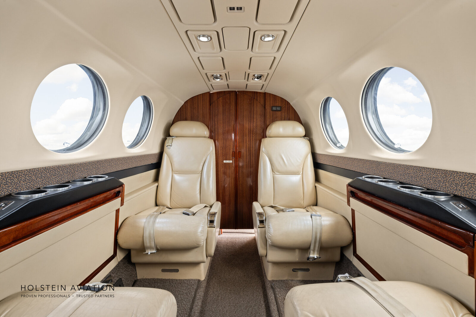 KingAir350 N427BC Watermark-16