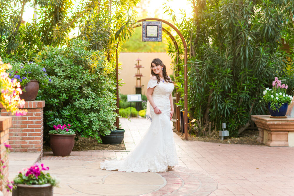 butterfly-themed-Tucson-Botanical-Gardens-wedding-Christy-Hunter-Photography-wedding-photographer-in-Tucson-039