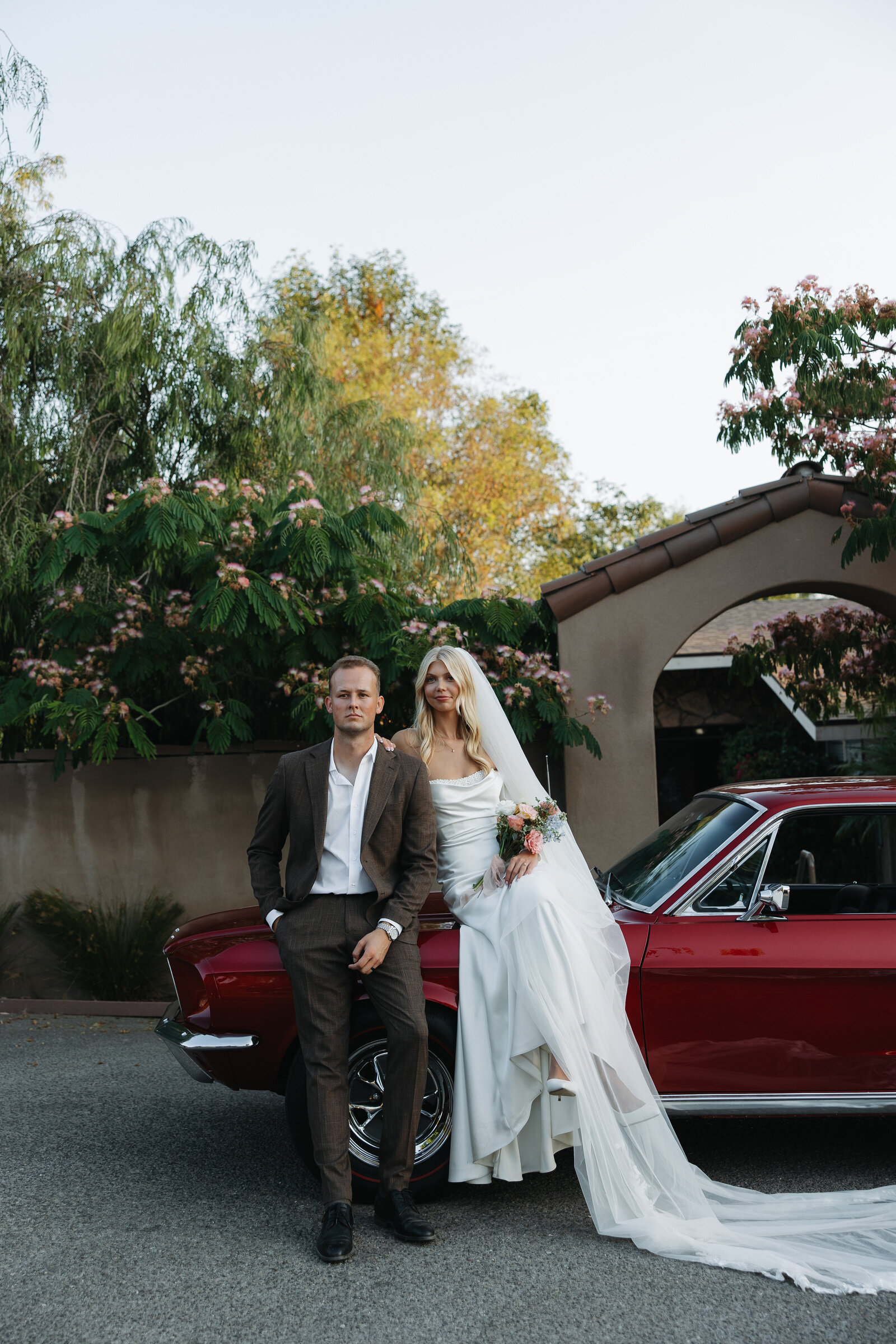 bride and groom car photoshoot, bride and groom romantic wedding