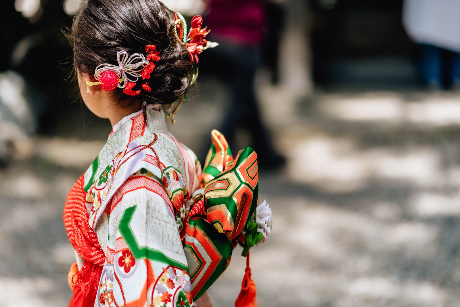 札幌 琴似神社で着物を着た女の子の後ろ姿
