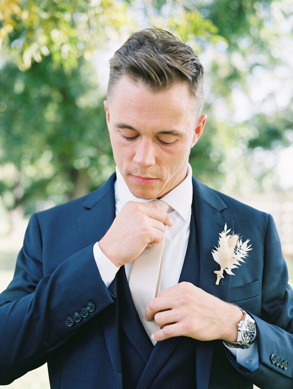 weddings-phoenix-dried-floral-boutonniere