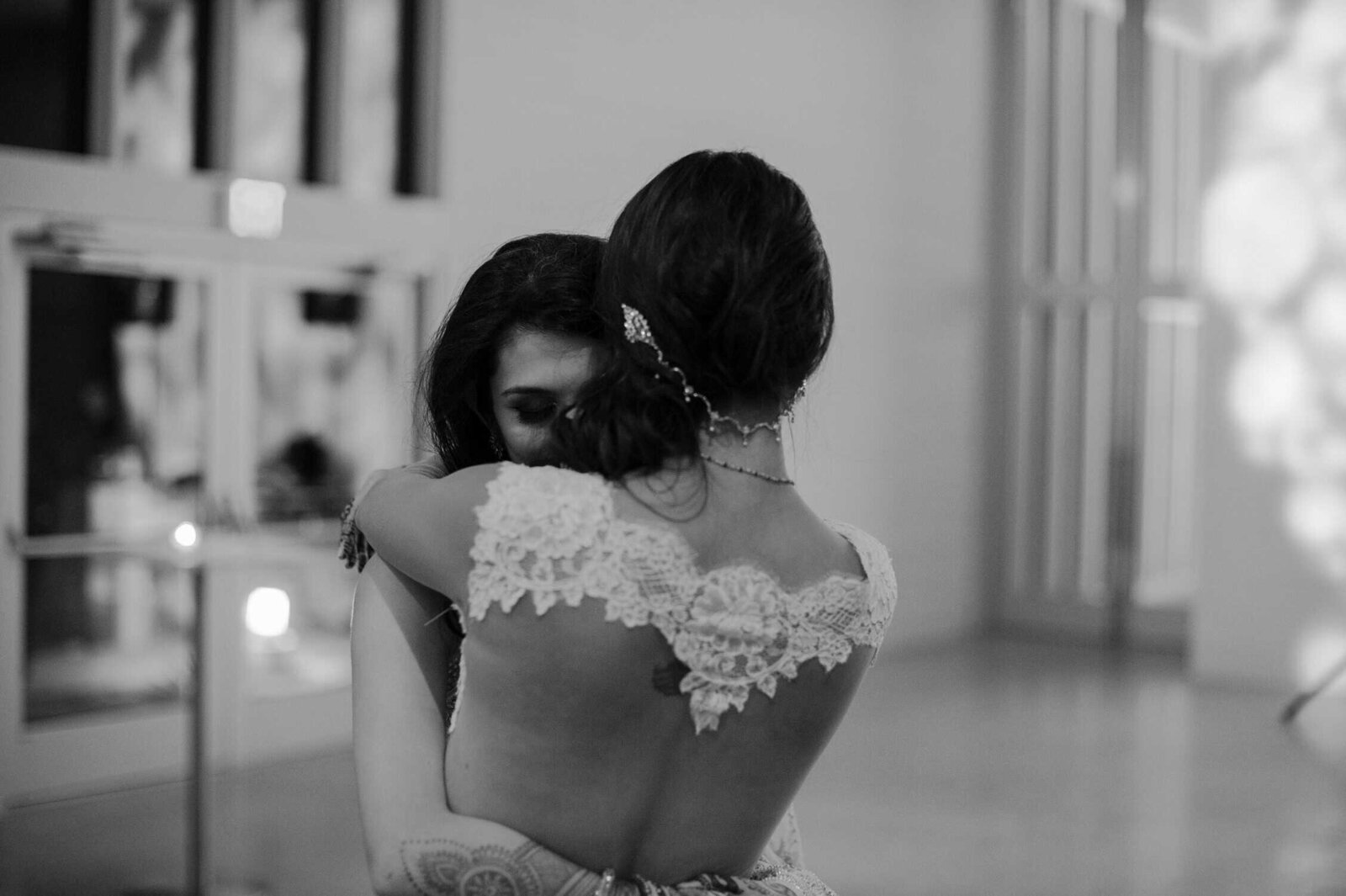 AUSTIN-MODERN-MONOCHROMATIC-INDIAN-WEDDING-00869-2