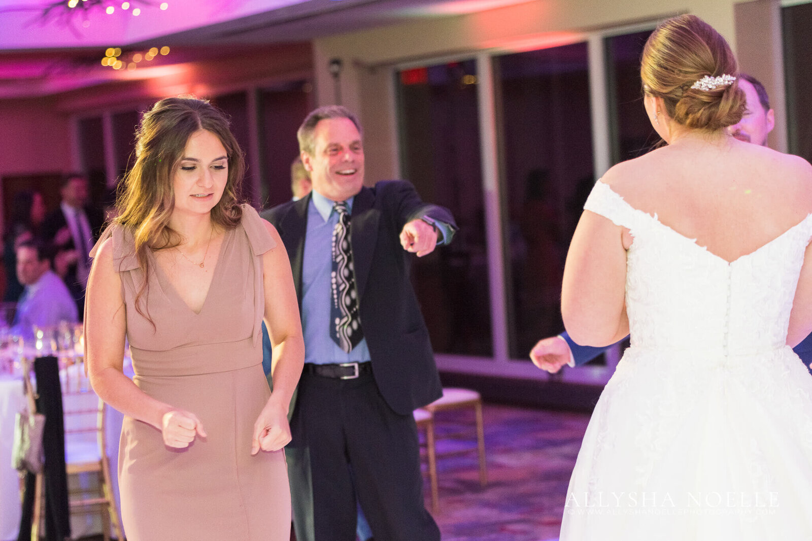 Wedding-at-River-Club-of-Mequon-916